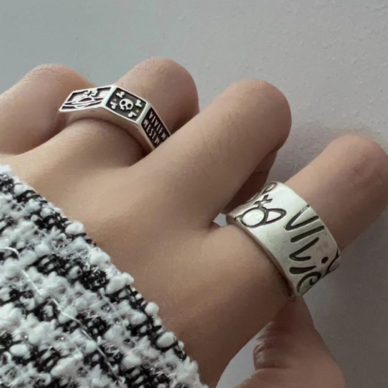 SC 2024 Hot Selling Punk Cold Wind Statement Finger Rings Medieval Black Heart Planet Butterfly Bow Engraved Rings Women Girls