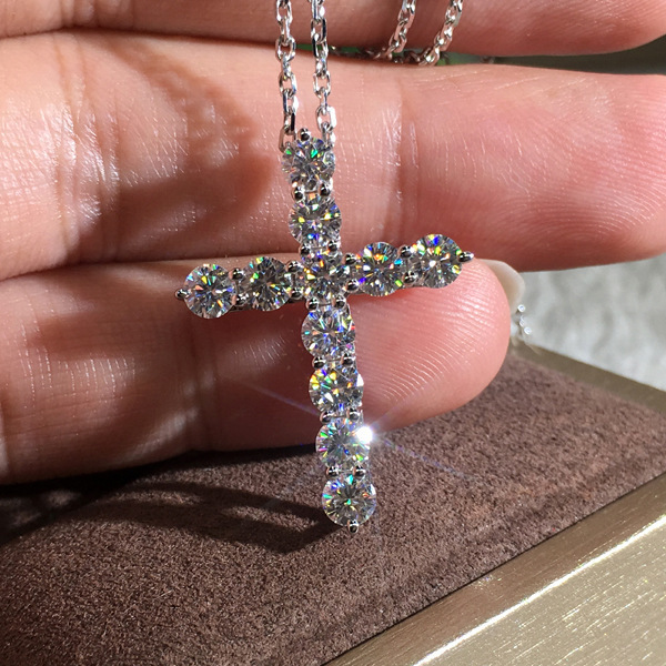 Unique design Fashion jewelry 2023 romantic crystal cross pendant necklace