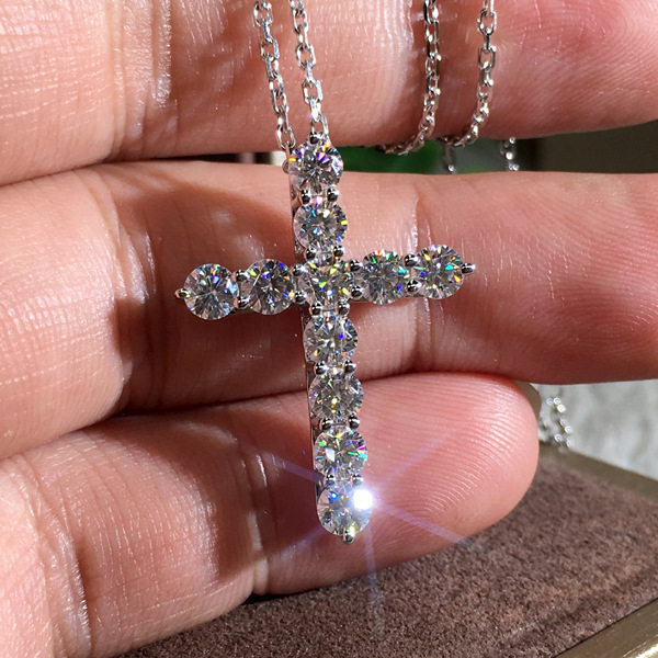 Unique design Fashion jewelry 2023 romantic crystal cross pendant necklace