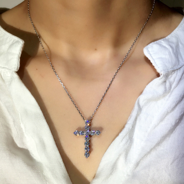 Unique design Fashion jewelry 2023 romantic crystal cross pendant necklace