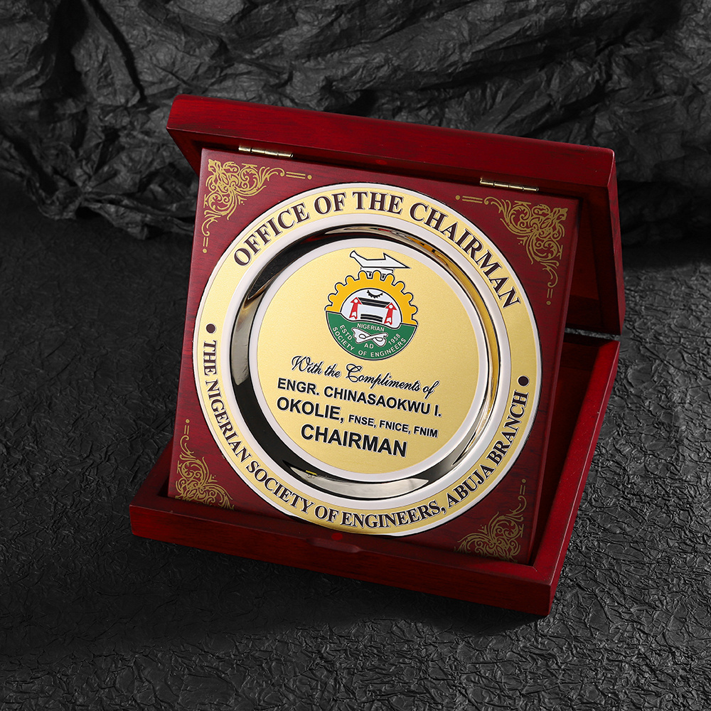 Commemorative Gold Plated Awards Trophy Medallion Metal Foldable Wooden Plaques for Business Gifts