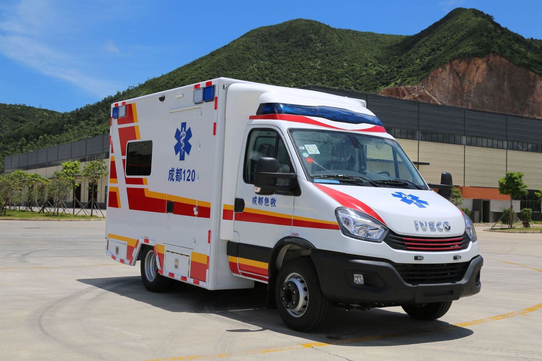 2024 Monitoring ICU Ambulance Vehicle for hospital Transport NAVECO Ousheng Box Ambulance Car for exporting