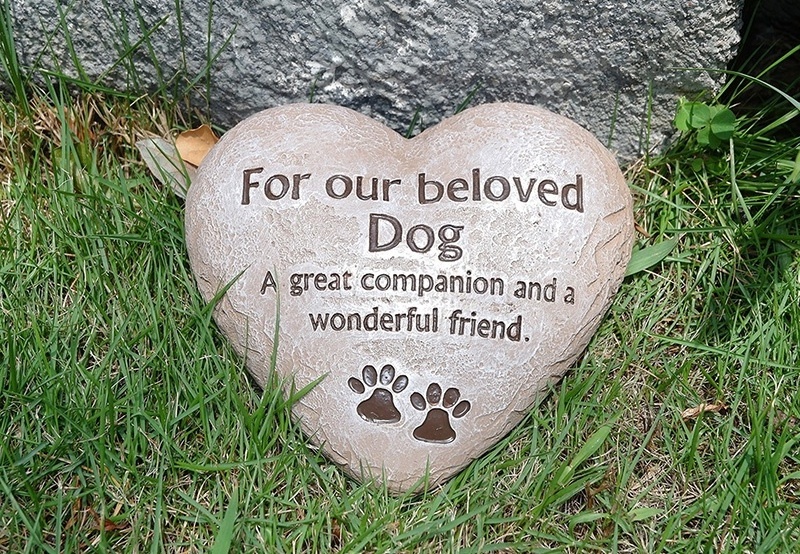 Pet Dog Memorial Stone for Loss of Dog Outdoor, Garden Memory Stepping Stone, Dog Footprint Paw Memorial Heart Stone