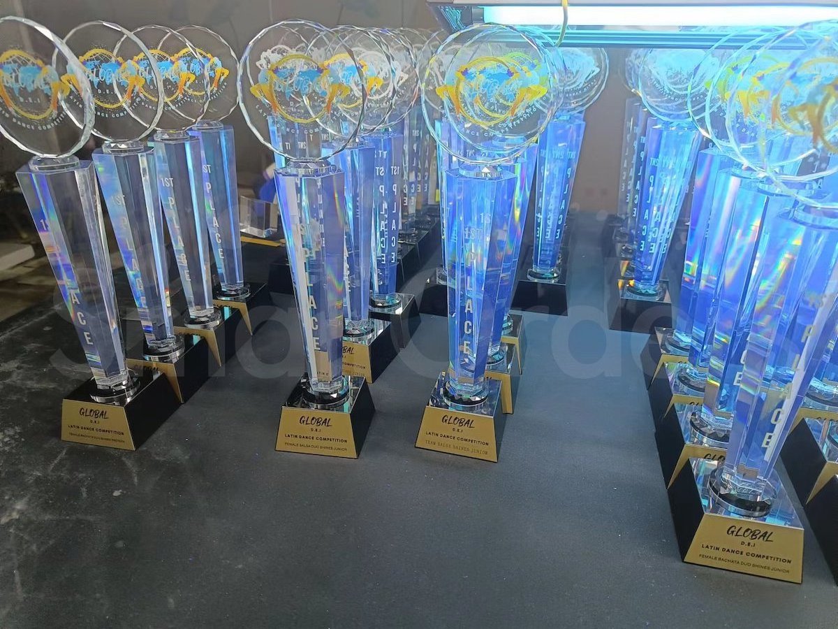 Custom wholesale cheap sports crafts soccer football trophy cups cup glass trophy crystal award crystal glass awards trophies