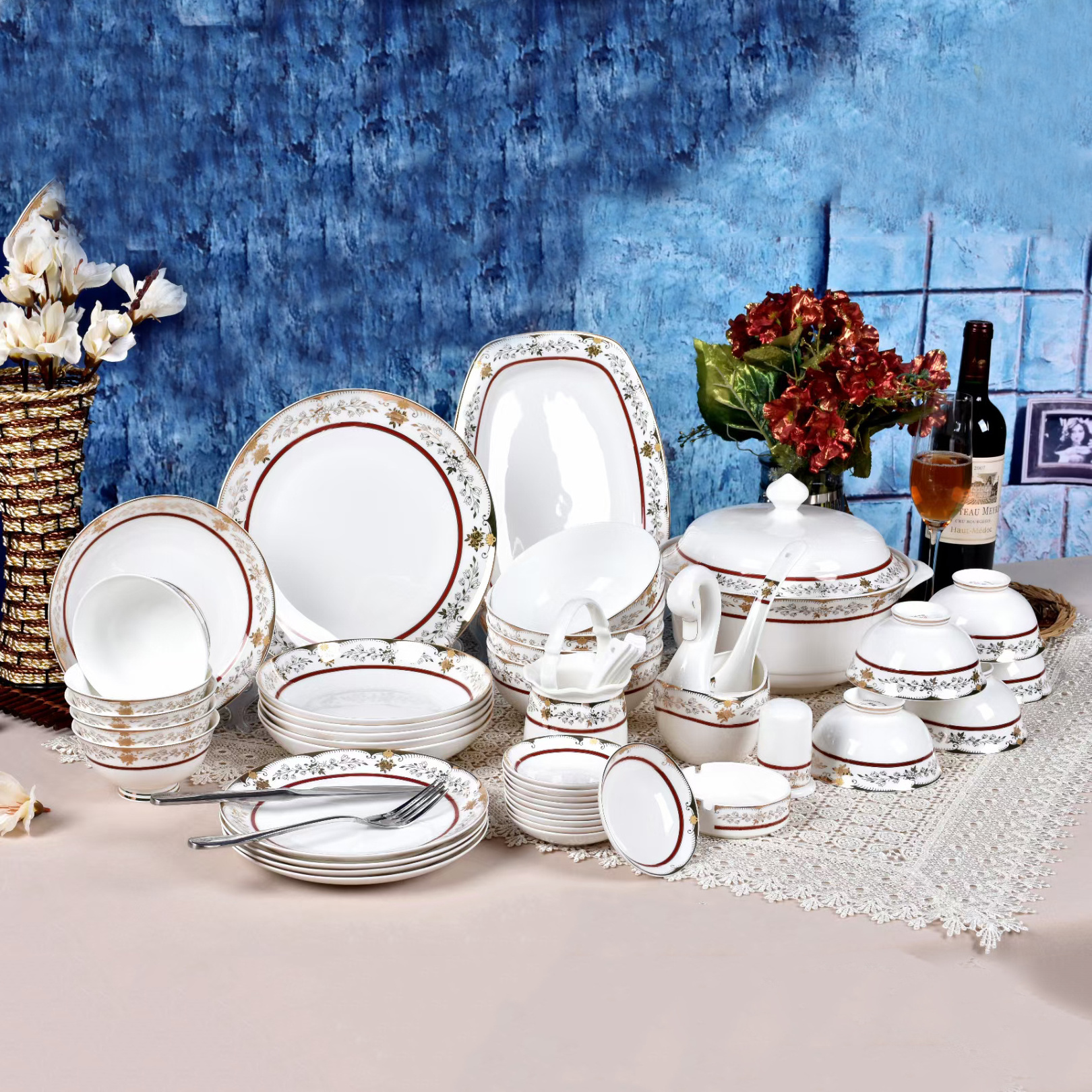 Morden Luxury Kitchen Bone China Dinnerware On-glazed Bone China 52 pcs  Dinner Set Pakistan