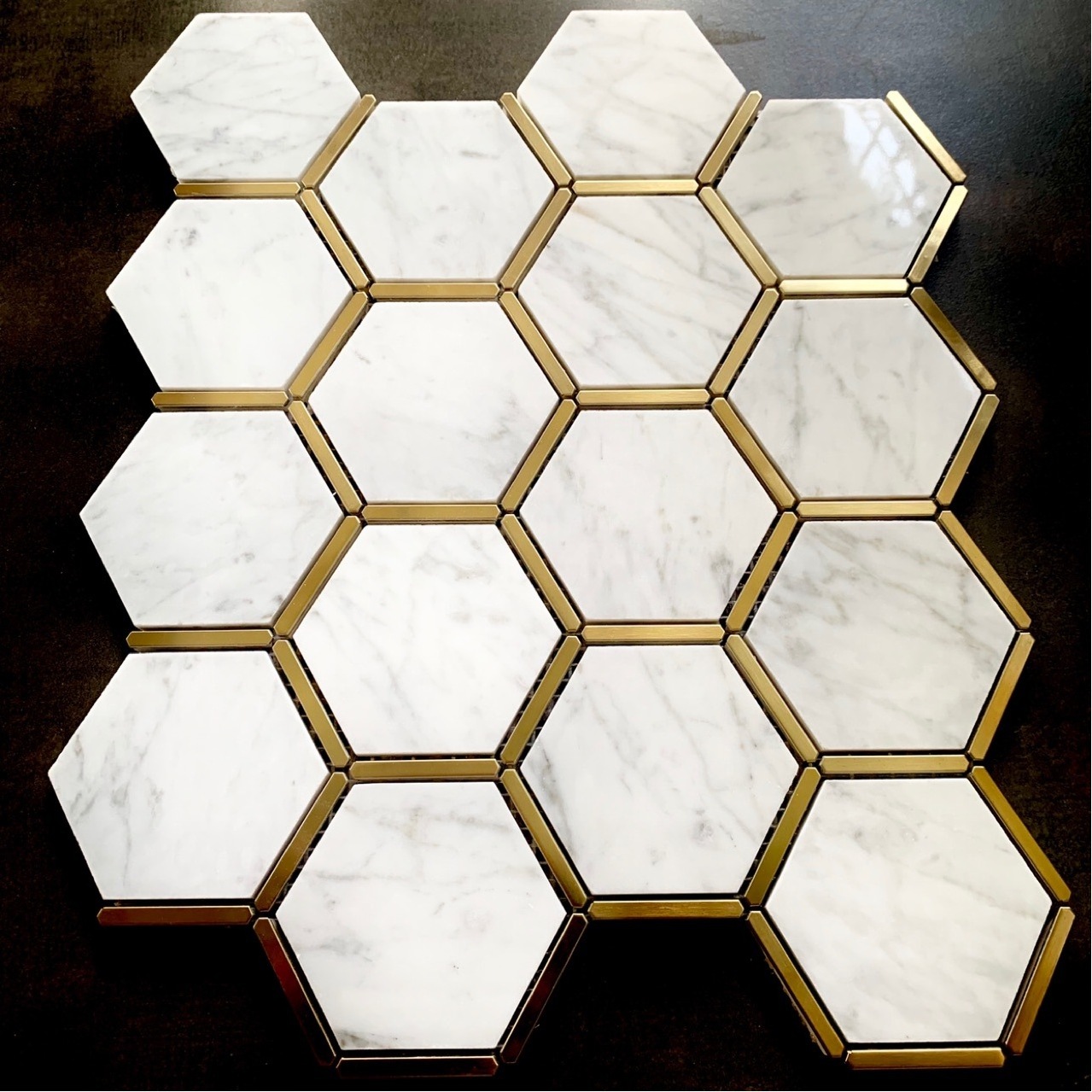 Luxury Gold Metal With Kerala White Marble Hexagon Shape Marble Wall And Floor Decoration Nature Stone Marble Mosaic Tiles