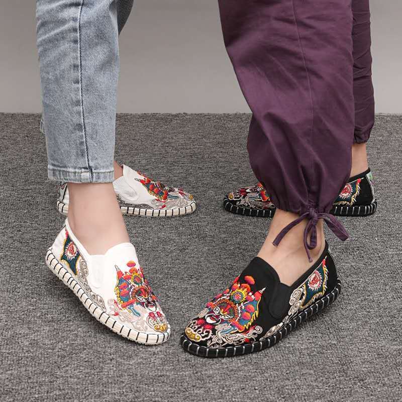 hand made Chinese embroidery cotton canvas fashion walking shoes for women slip-on mens shilppers lovers shoes