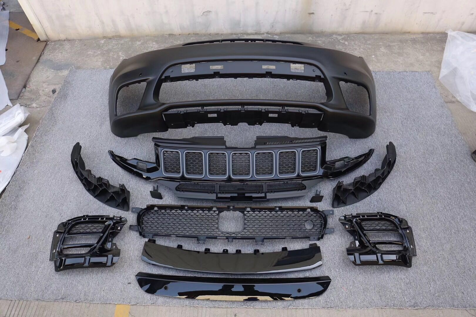 OEM auto parts car front body kit srt front bumper complete kit for Grand Cherokee SRT8 2017-2020