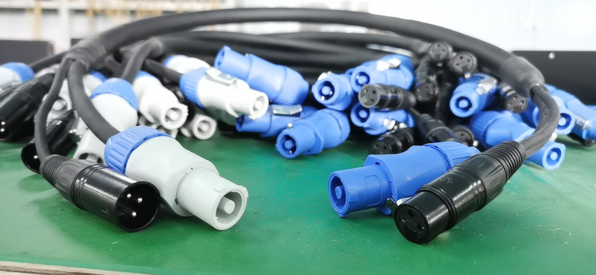 Power and Signal Cable powerCon XLR Power DMX Combi Combo Cable 3*1.5mm^2 1.5M Can be Customized