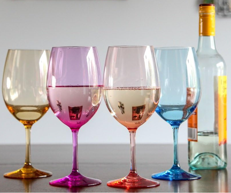 Acrylic Wine Glasses, Made of Shatterproof  Plastic and Ideal for Indoor and Outdoor Use