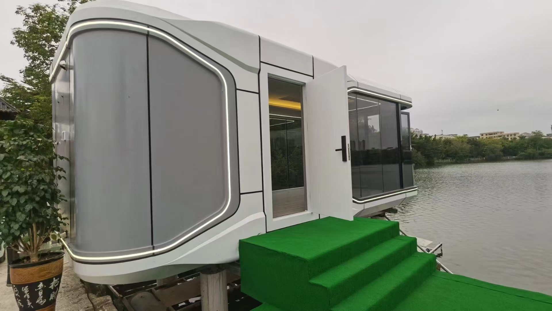 Capsule House With Bathtub Deluxe Capsule House With Balcony Sleep Pod Bed Capsule Hotel Prefab Tiny House