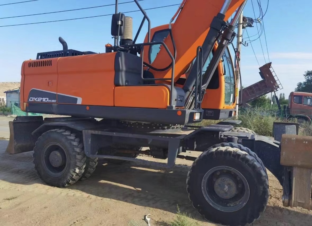 High quality Doosan Second Hand DX210W Wheel Excavator used DX210W tires digger used wheel excavator doosan dx210w