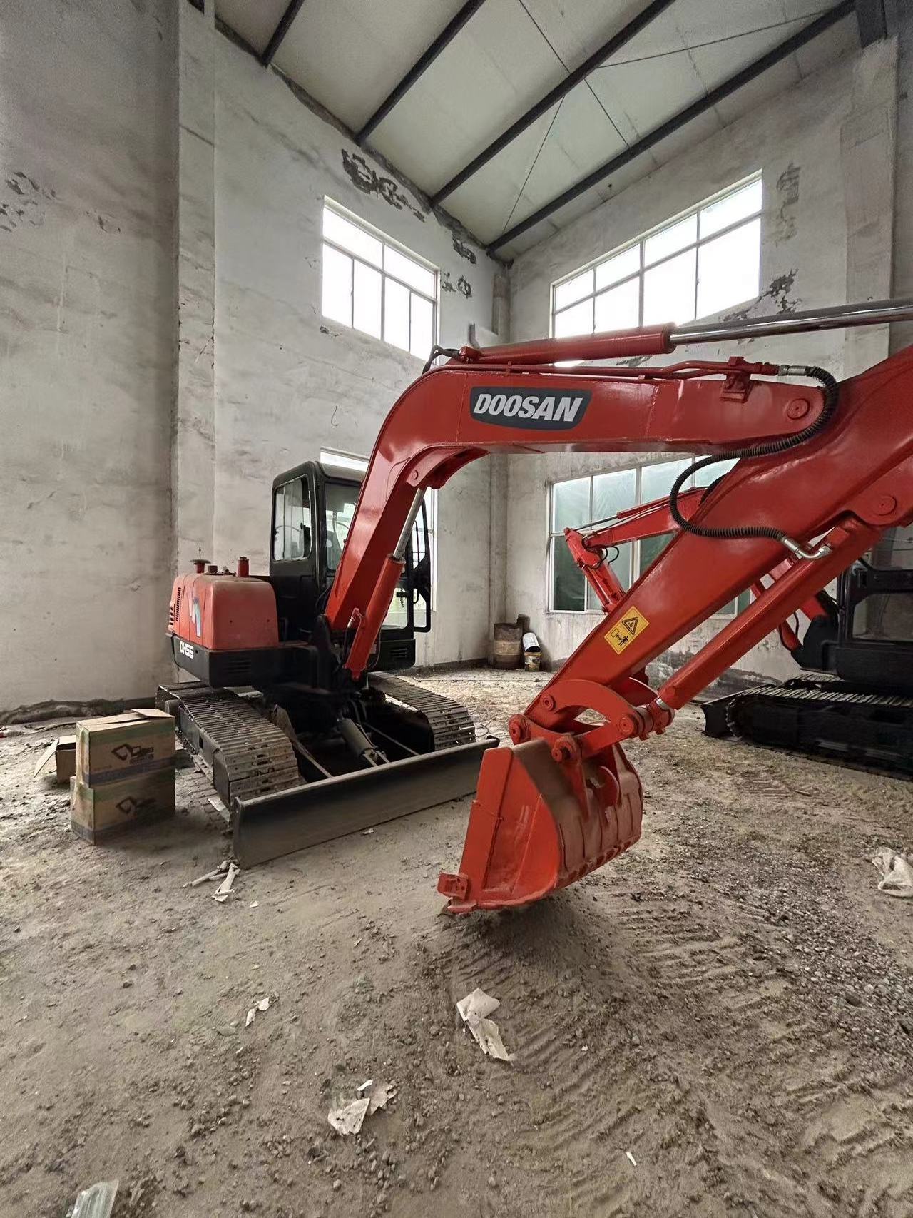 Used mini Excavator DOOSAN dh55 Excavators made in Korea  Doosan Small Digger dh55 dh60 dx60 used doosan excavator