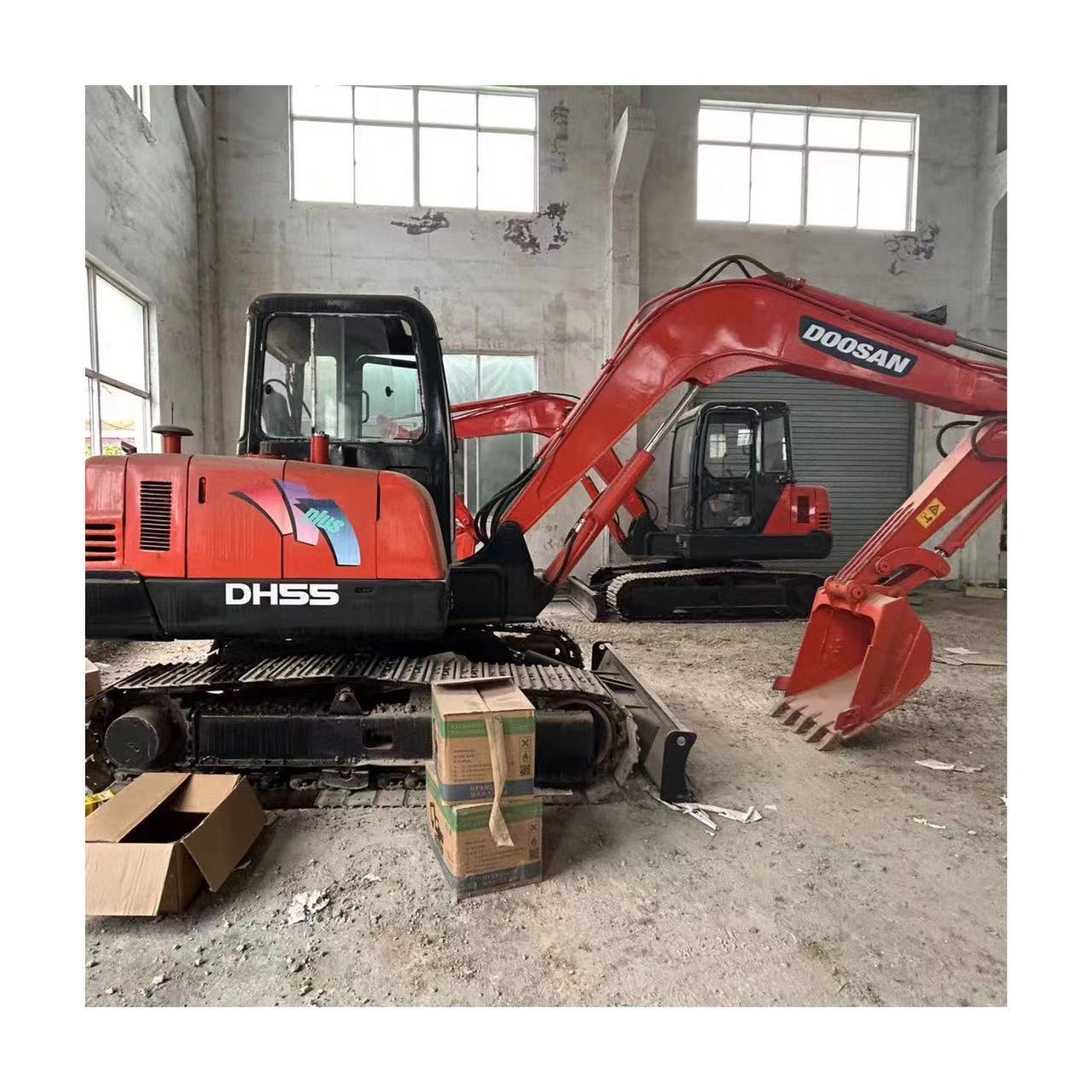 Used mini Excavator DOOSAN dh55 Excavators made in Korea  Doosan Small Digger dh55 dh60 dx60 used doosan excavator