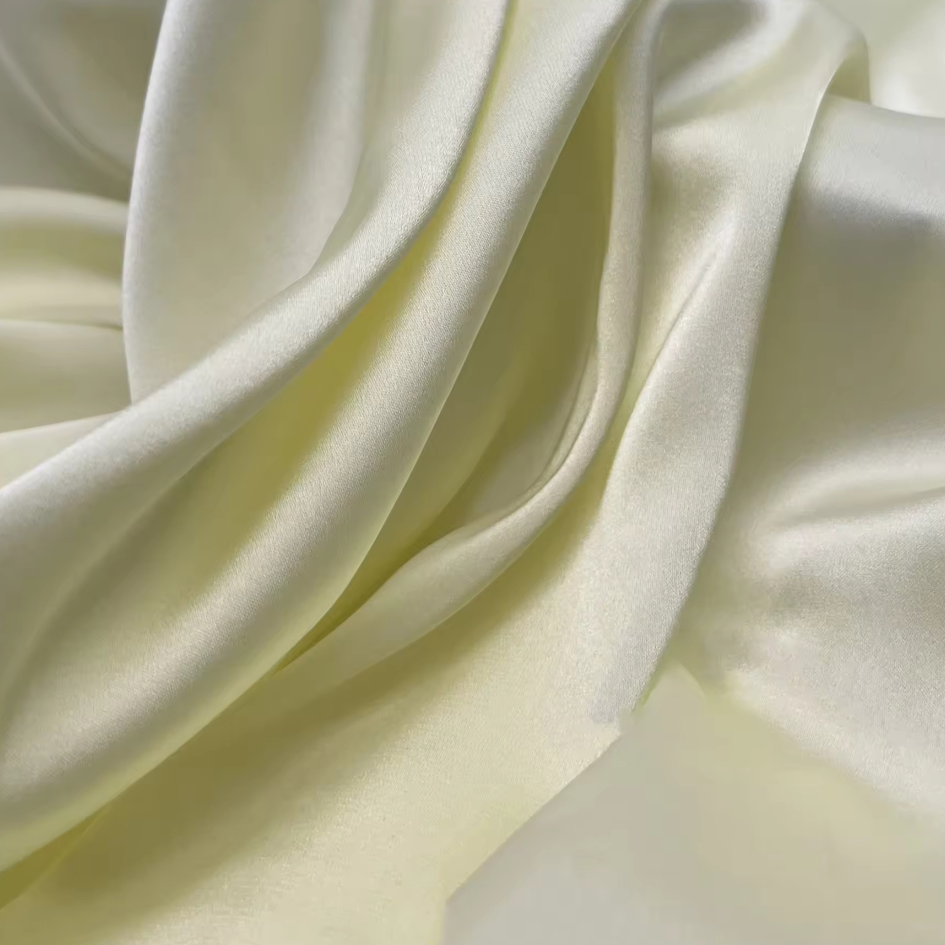 High Quality 100% Mulberry Silk Fabric for Clothing Custom Printing and Embroidery Available