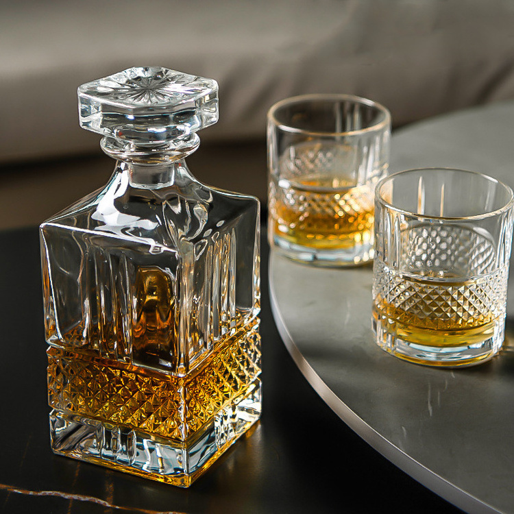 Factory wholesale 780ml Crystal Luxury Carved Diamond Liquor Whiskey Decanter With Tumbler Sets