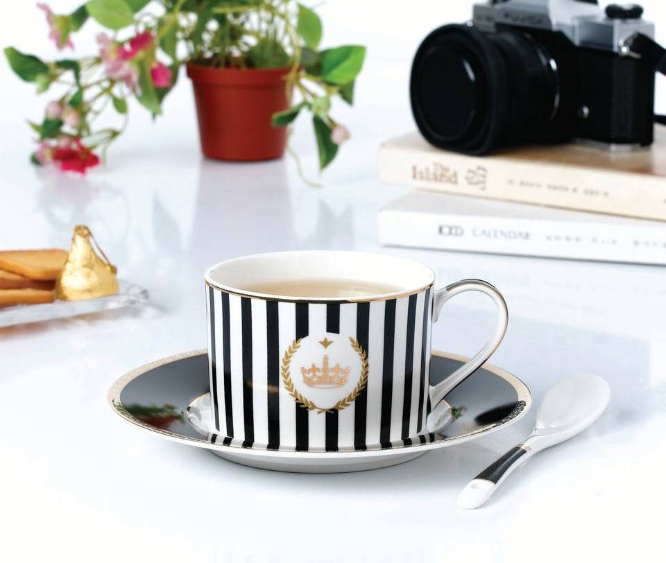 Popular Modern Ins style bone china tea cup and saucer with spoon porcelain cups ceramic coffee cups tea set