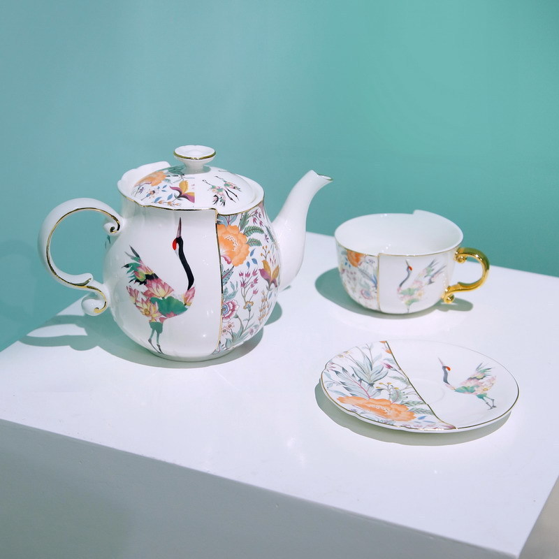 European retro Parrot Irregular ceramic coffee tea set porcelain teapot and 2 tea cups and saucers with gold rim