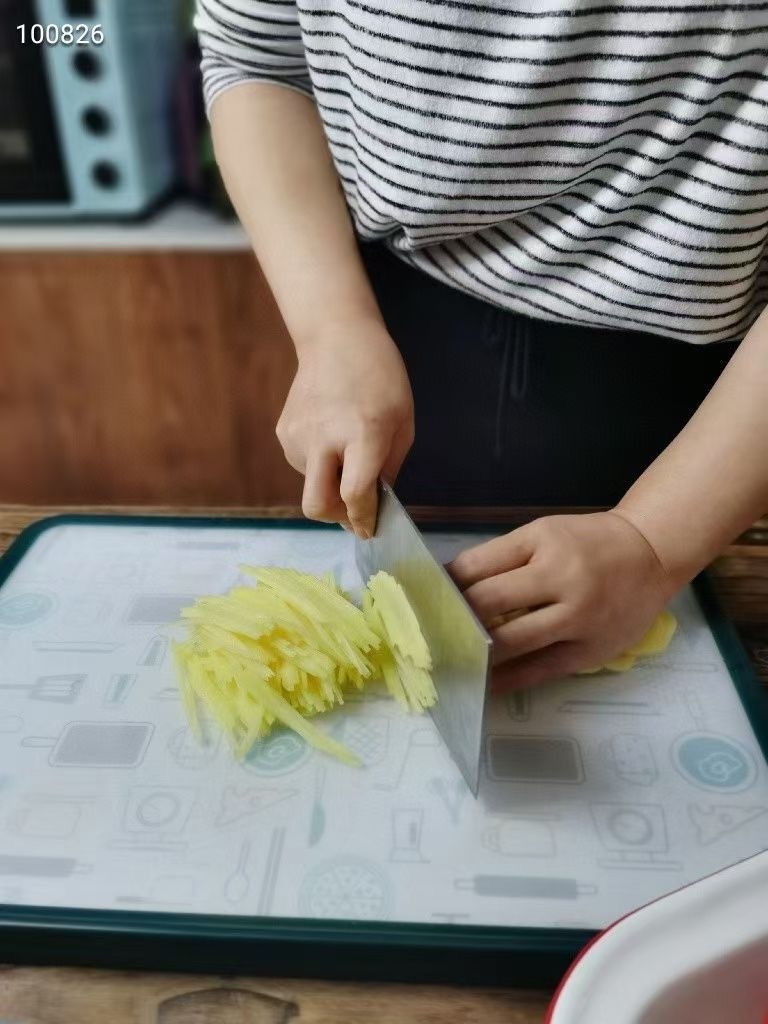 Trade Assurance Supplier One-sided Embossed Cutting Board with Stainless Steel Handle