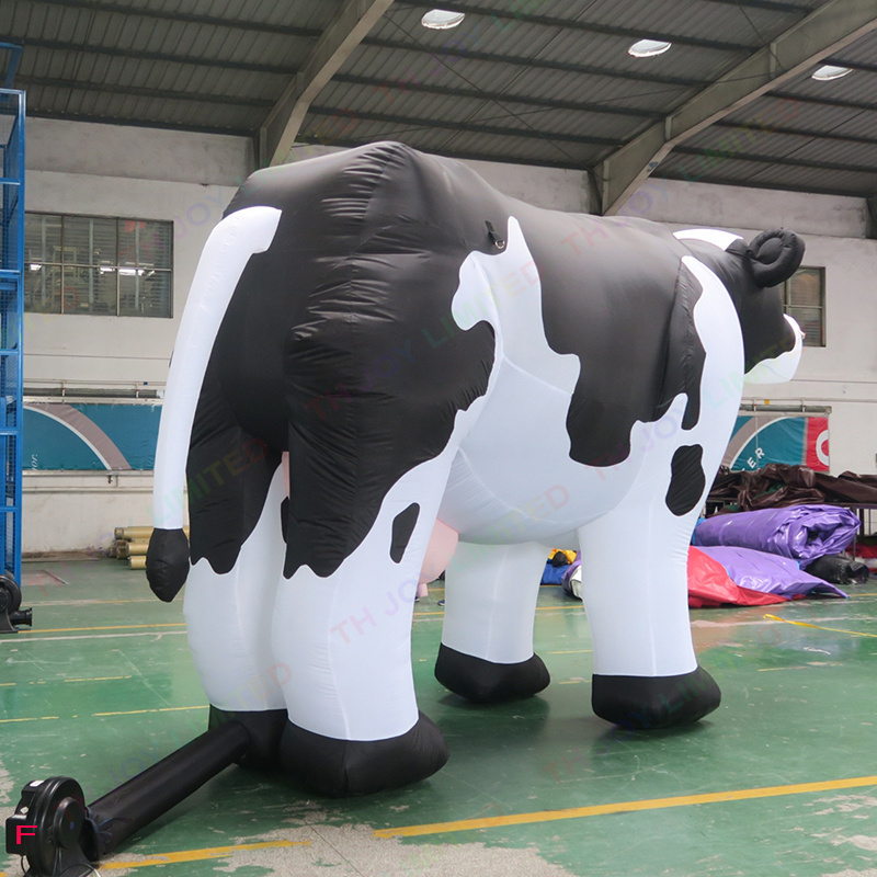 Giant custom made cow inflatable milk cow for Milk store advertising