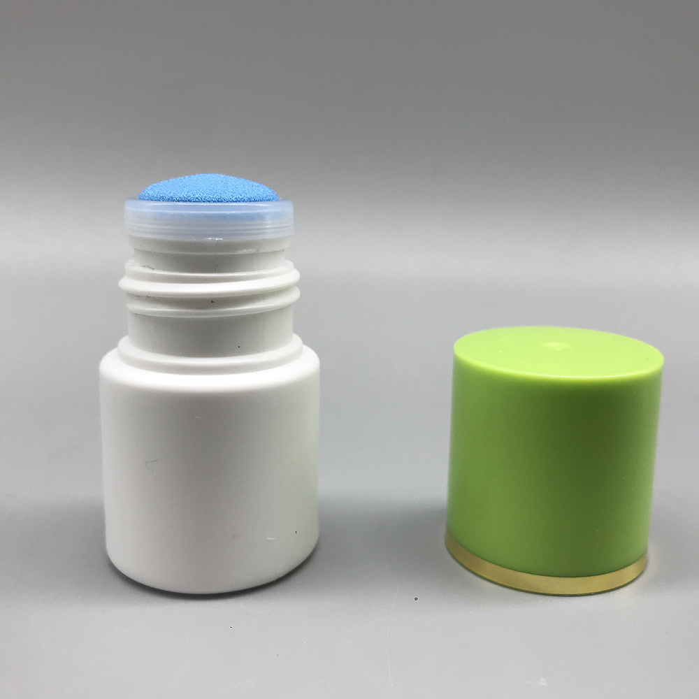 Mini HDPE plastic 15ML round sponge round cleaning applicator bottle with gold stamp cap