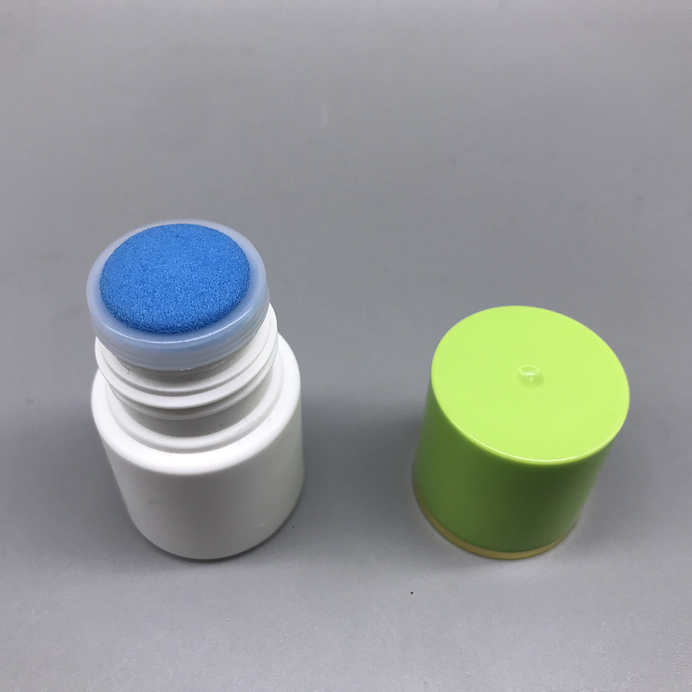 Mini HDPE plastic 15ML round sponge round cleaning applicator bottle with gold stamp cap