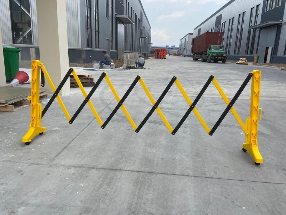 Plastic road traffic safety expandable barricade mobile foldable barrier scissor gate with locking straps