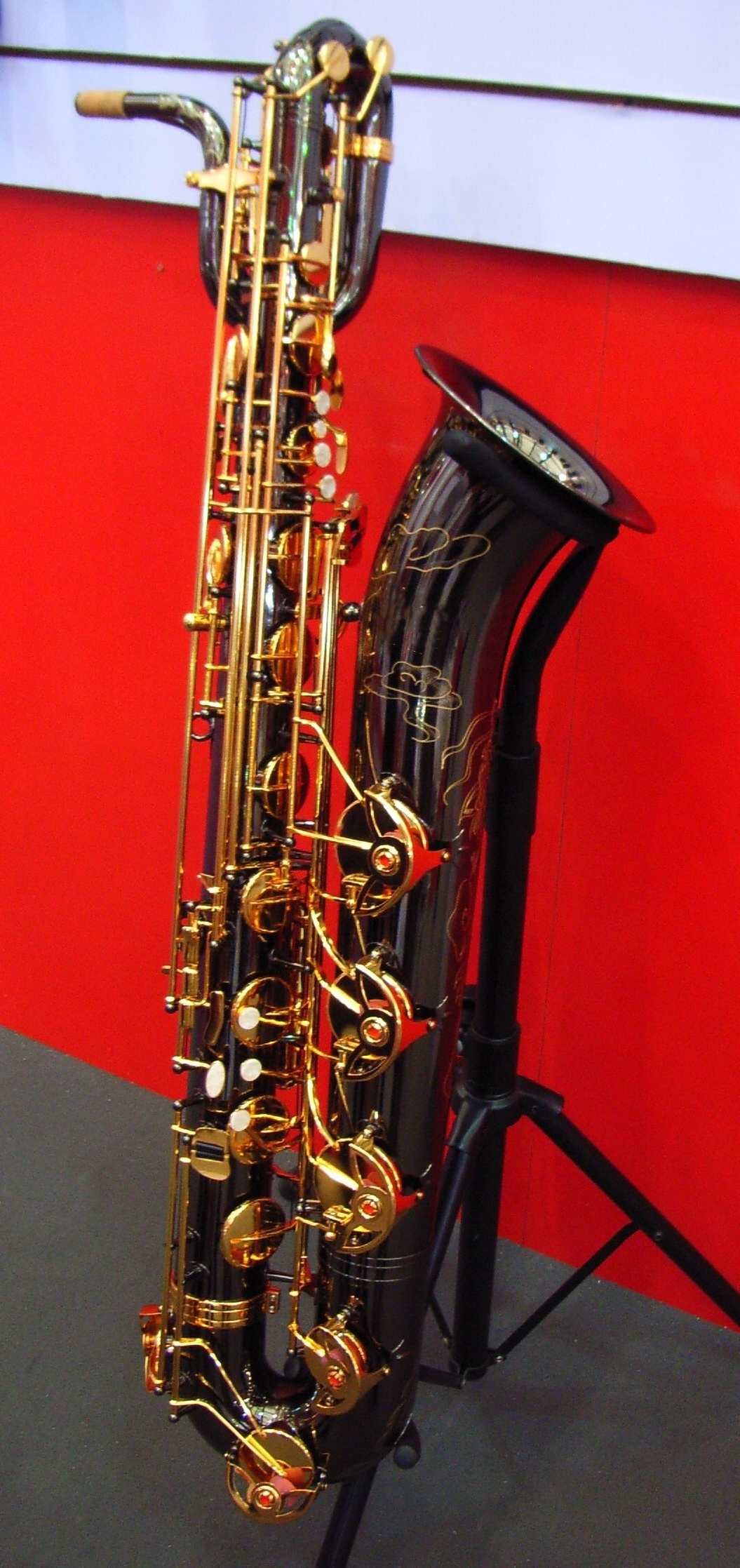 Professional  Black Nickel plate body Gold lacquer key Baritone Saxophone