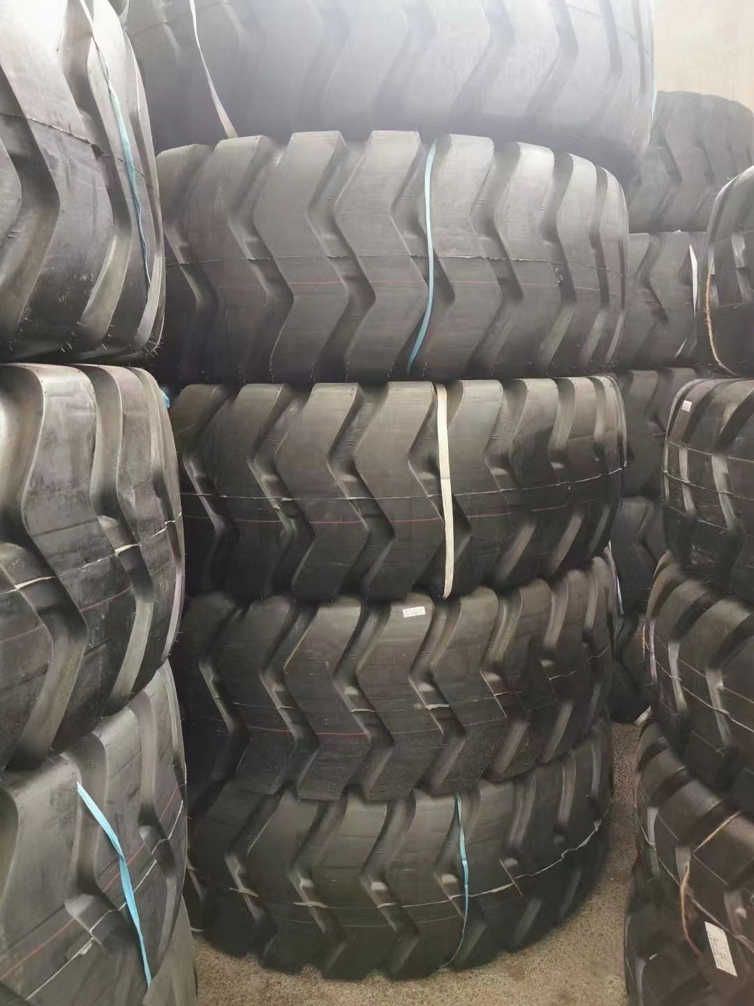 Wholesale High Quality Bias Otr Tyre 1800 25 1400 25 For Port And Mining Using Bias Otr Tyre