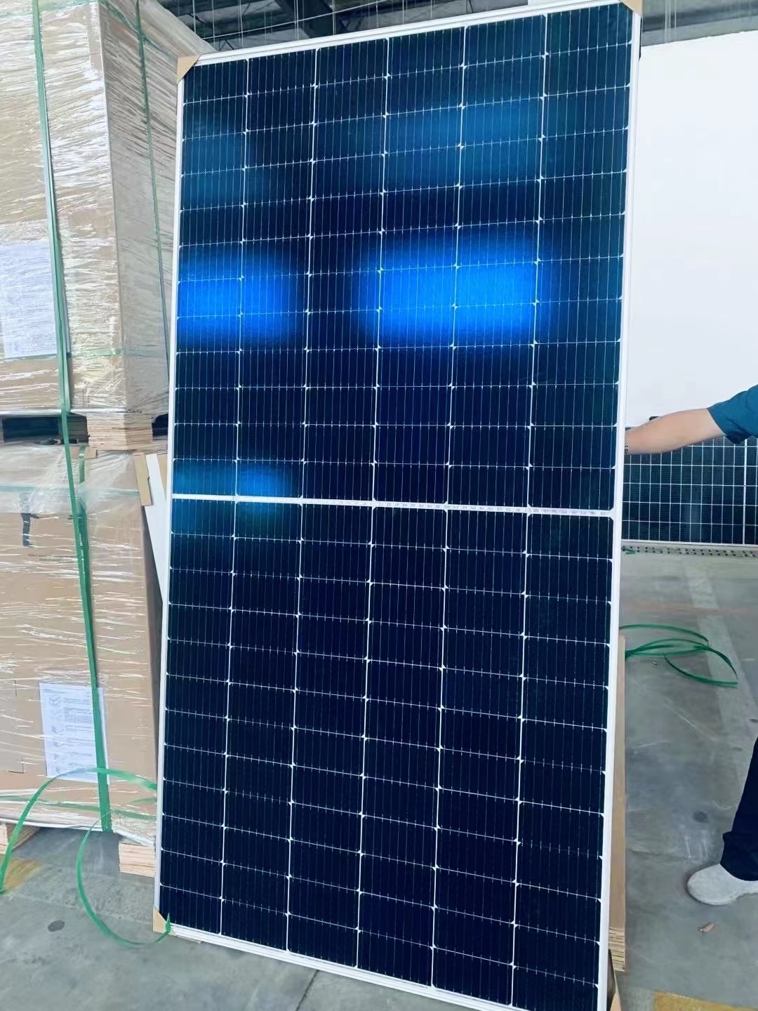 Jinko Risen factory stock solar panels 400W 405W 410w paneles solares 500W Longi 540W 545W 550W solar energy panels price