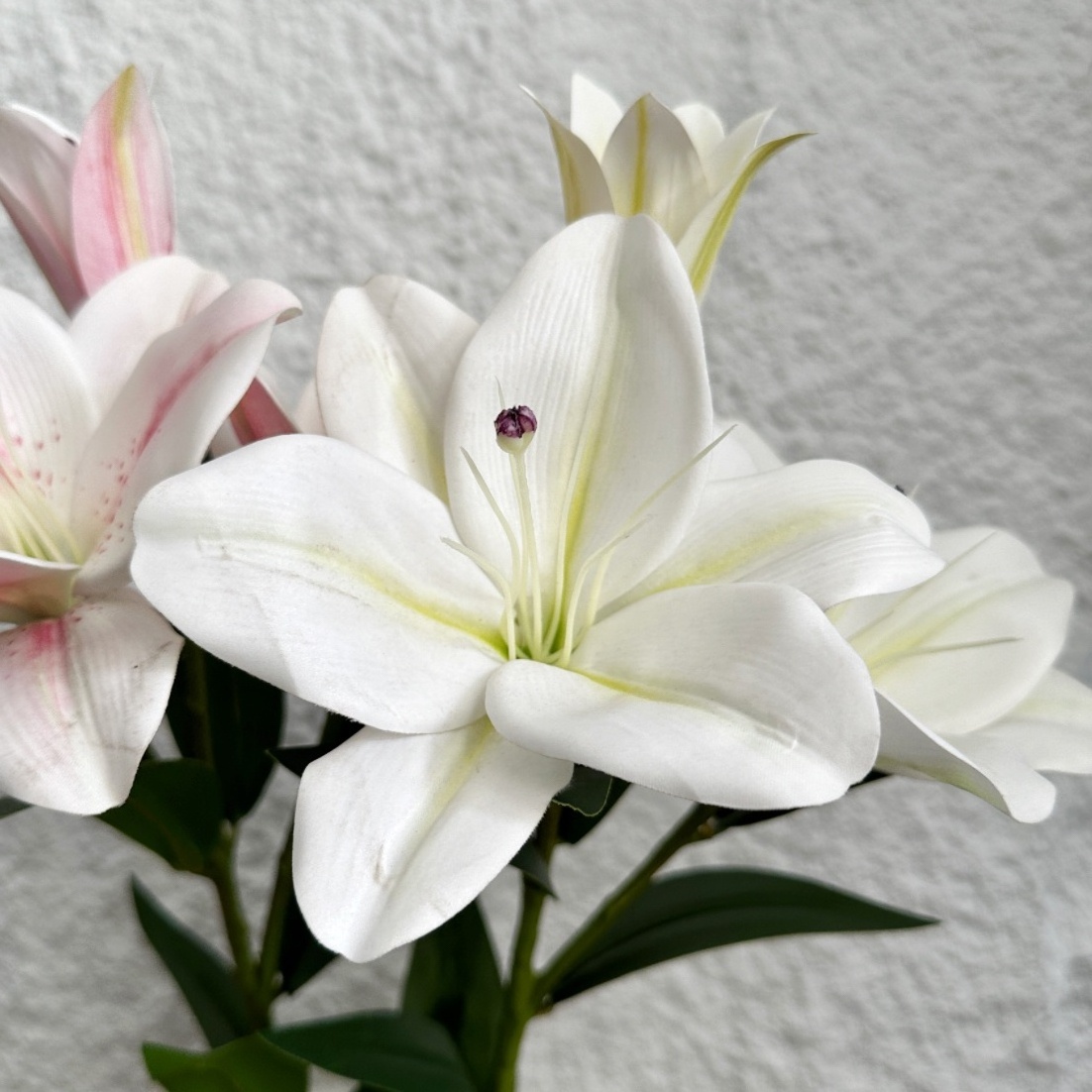 Wholesale Nearly Natural Flowers Realistic Lily Bouquet 3 Head Artificial Lily for Home Wedding Party Decoration