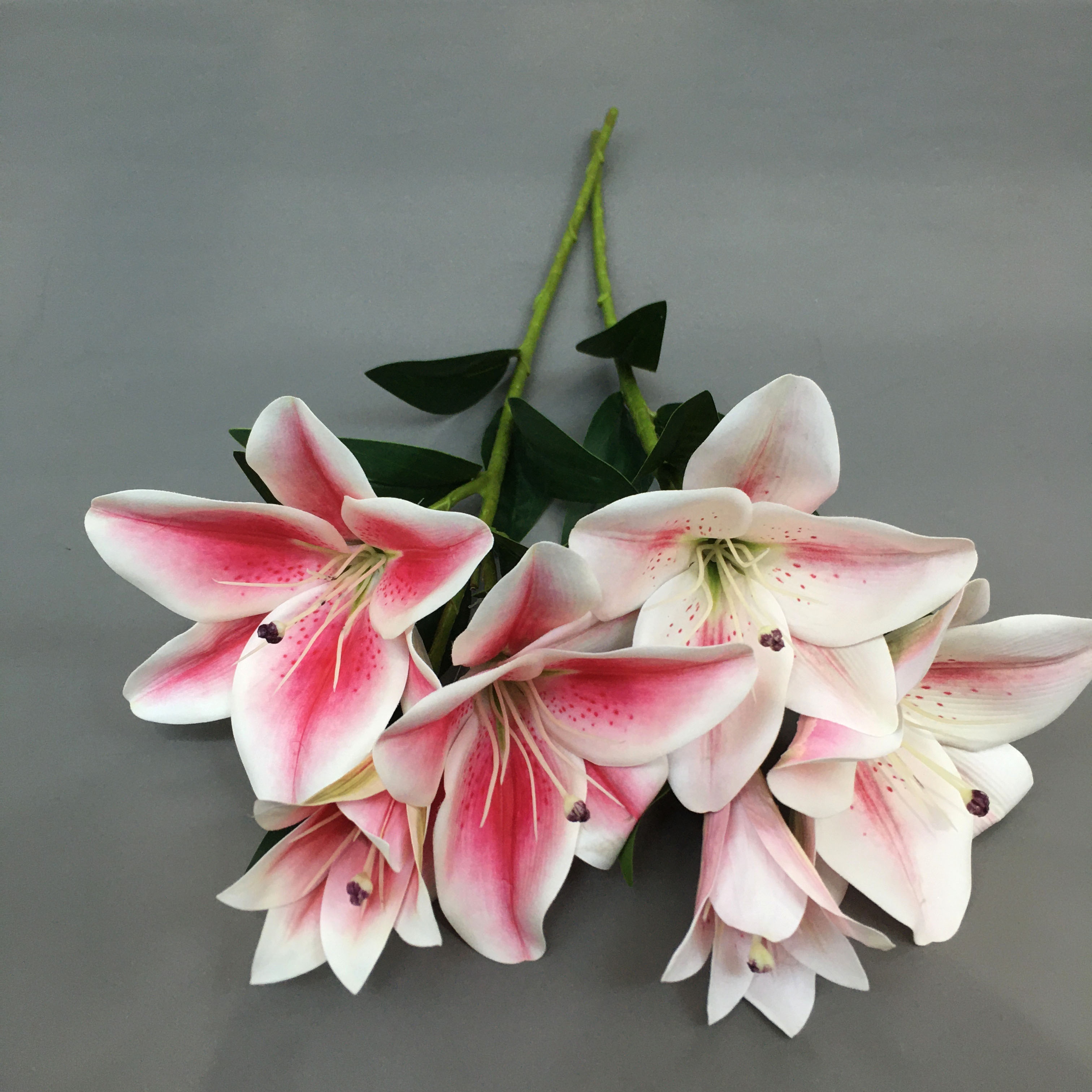 Wholesale Nearly Natural Flowers Realistic Lily Bouquet 3 Head Artificial Lily for Home Wedding Party Decoration