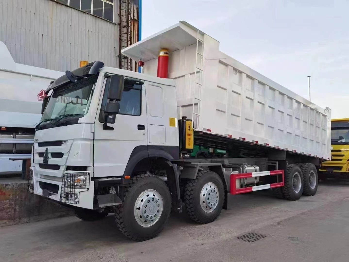 New 50 tons  SINOTRUCK HOWO Cargo 8X4 Dump Truck 2024 Year