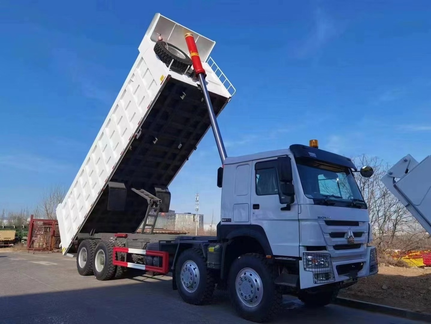 HOWO 12-wheel dump truck 8x4 50ton heavy duty overloading dump truck