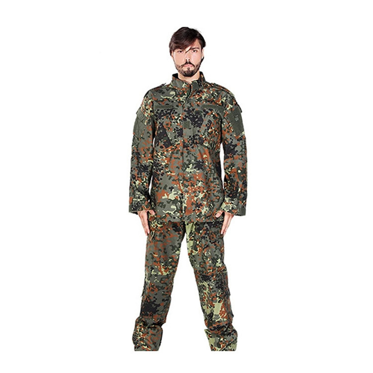 Outdoor Camouflage Men Tactical Frog Suits Combat Uniform With Pads