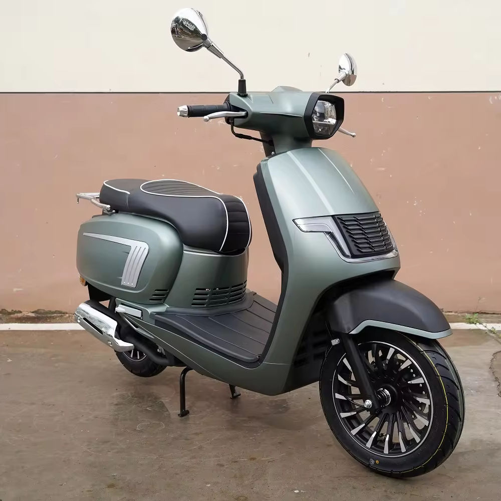 High Quality Golf 150cc Gas Scooter for Adults Max Speed 85km/h Air Cooled Engine with EFI System