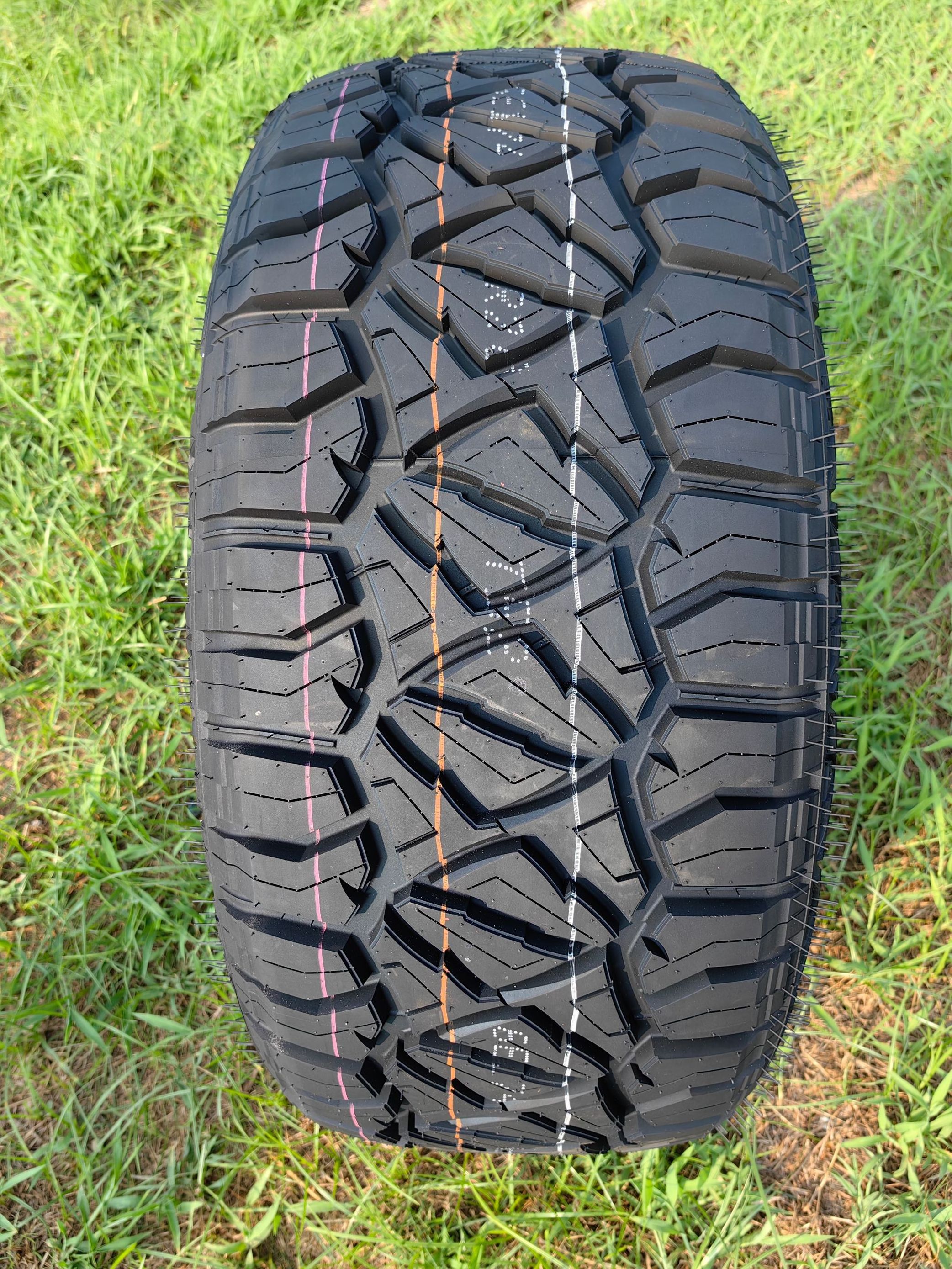 Tire R13 R14 R15 R16 R17 R18 Full rang car tire