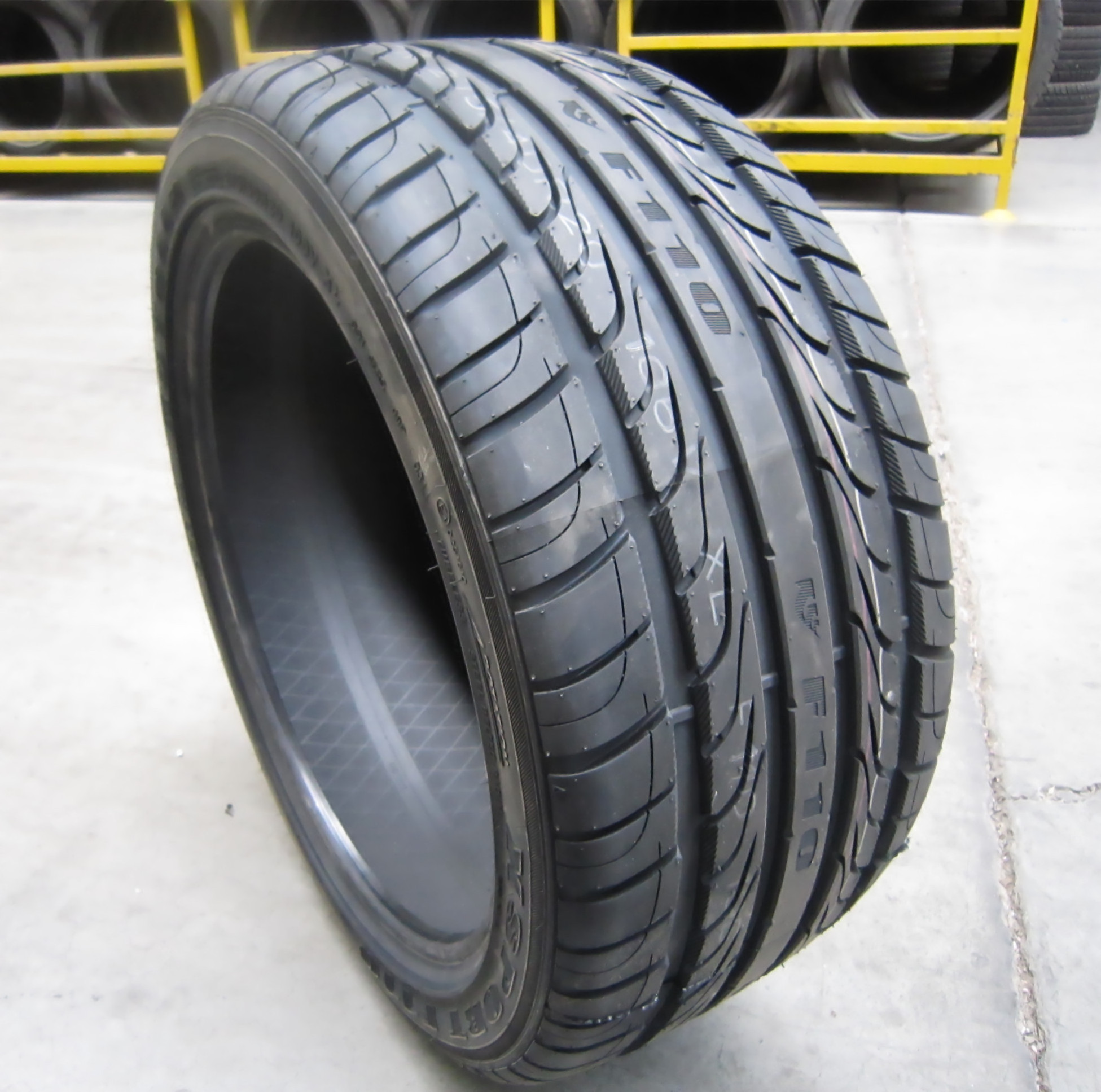 roadking High performance passenger car tyres family small pcr tires 15 16 inch 185/65R15 195/65R15 205/55R16  with  ECE DOT IS