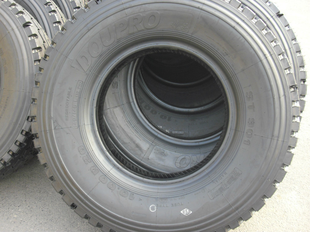 factory wholesale truck tires 900R20 with inner tubes and flaps best selling TBR tyre high performance