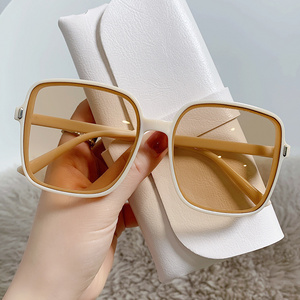 2024 New Fashion Design Luxury Uv400 Oversized Square Sun Sunglasses Women Shades Gradient Sunglasses Women