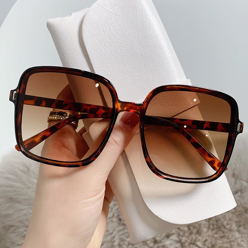 2024 New Fashion Design Luxury Uv400 Oversized Square Sun Sunglasses Women Shades Gradient Sunglasses Women