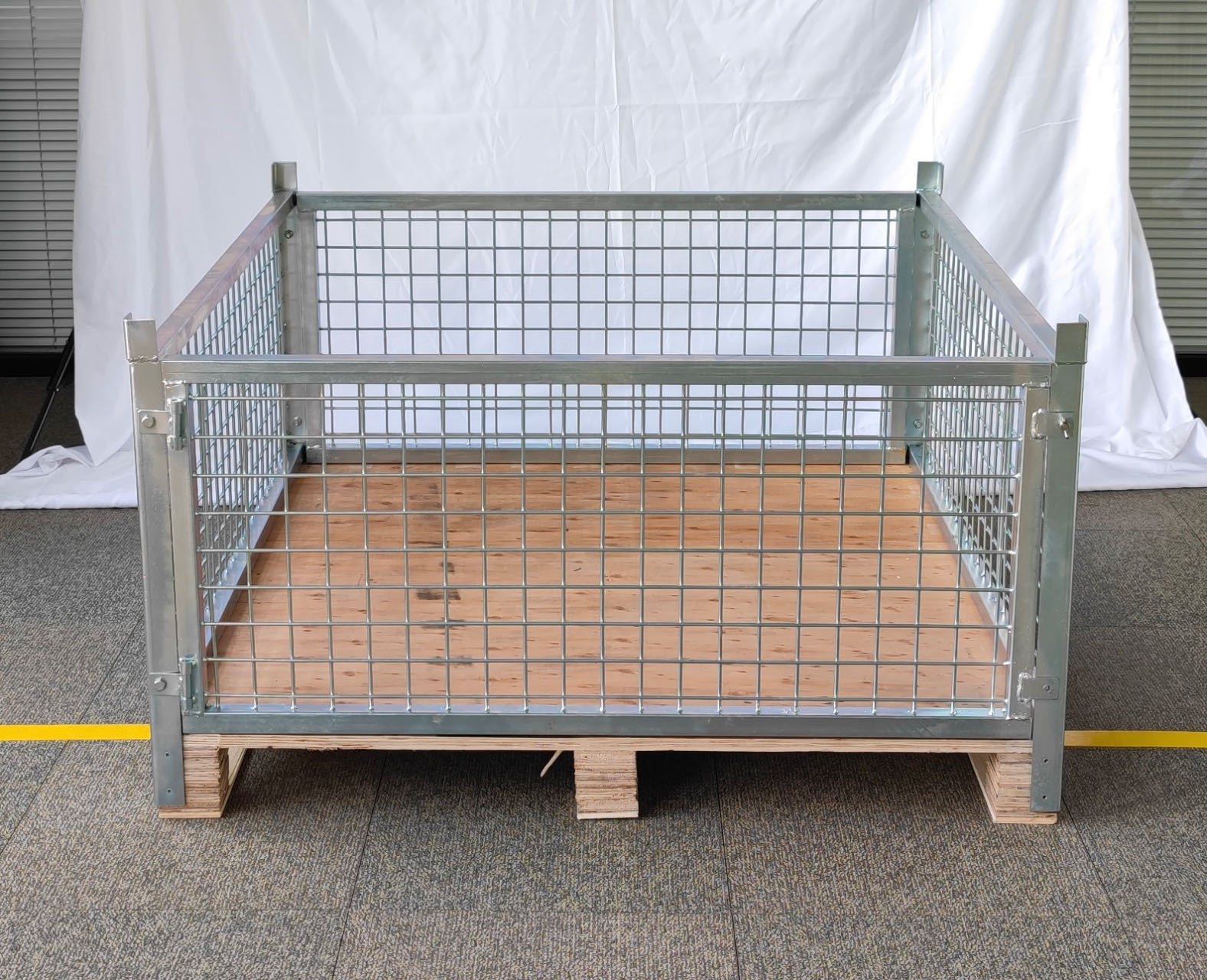 Hot Sales European Custom Collapsible Folding Welded Metal Steel Wire Mesh Pallet Wire Cage With Wooden Pallet