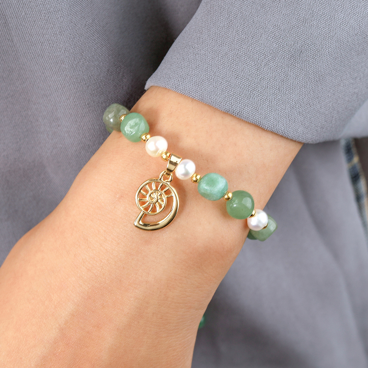 Hot selling irregular natural stone  14k gold plating flower charms adjustable green jade and pearl bracelet