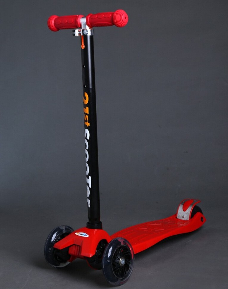 Factory Hot Selling Foldable and Livable Children's Scooters, Flash Roller Skateboards