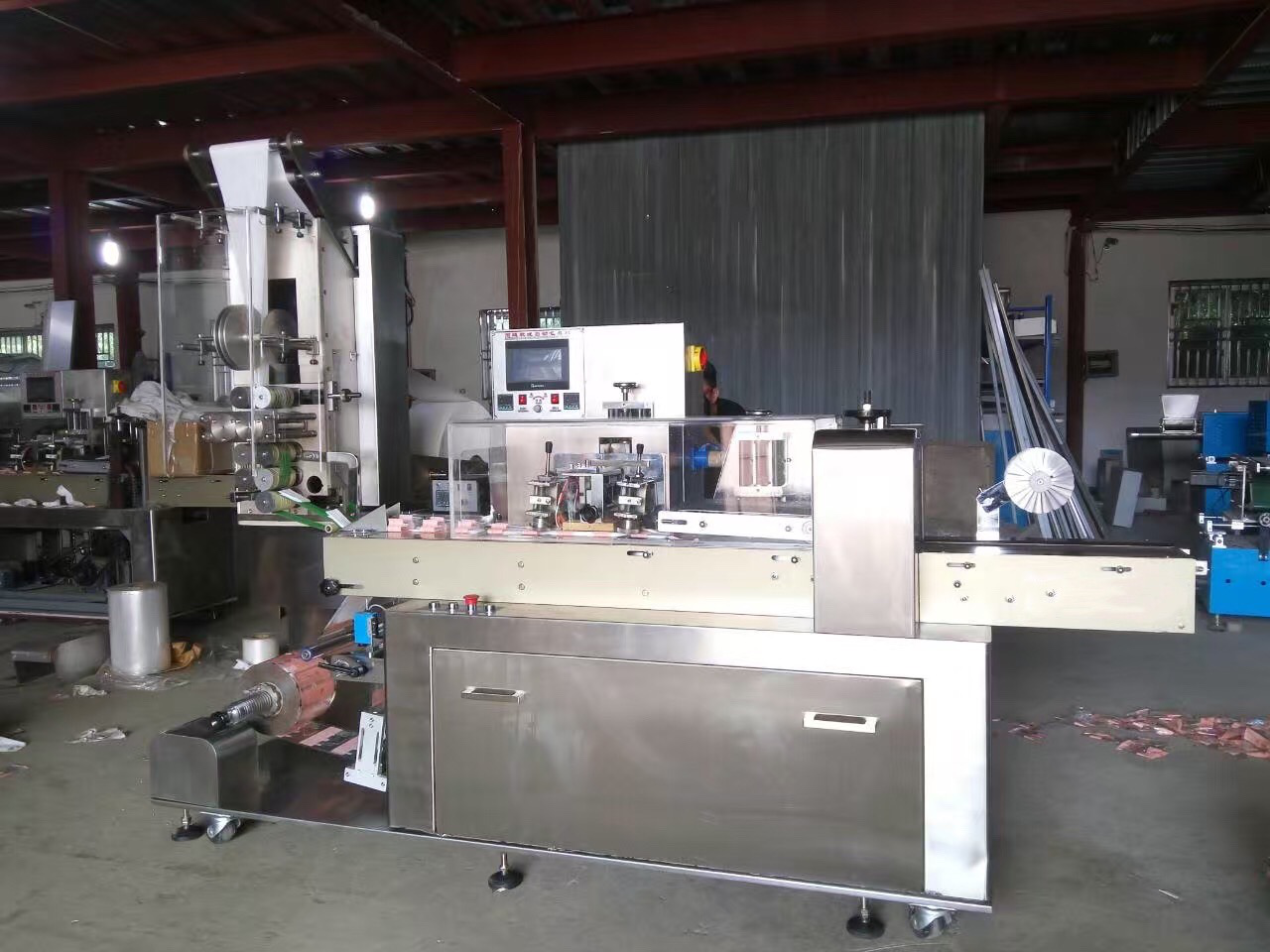 Wanhe High Speed  Servo Driven Automatic Punching labeling wet tissue/Wet napkin/wet wipes packing machine