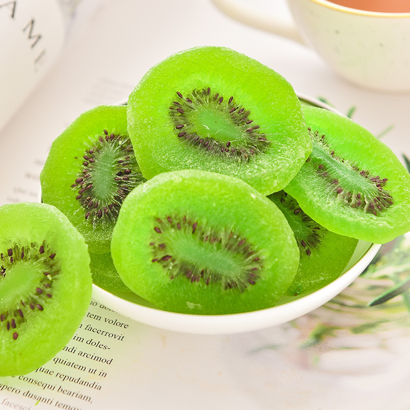 Dried fruit candied kiwi Dried canned food Casual snack kiwi slices Fresh peeled kiwi slices