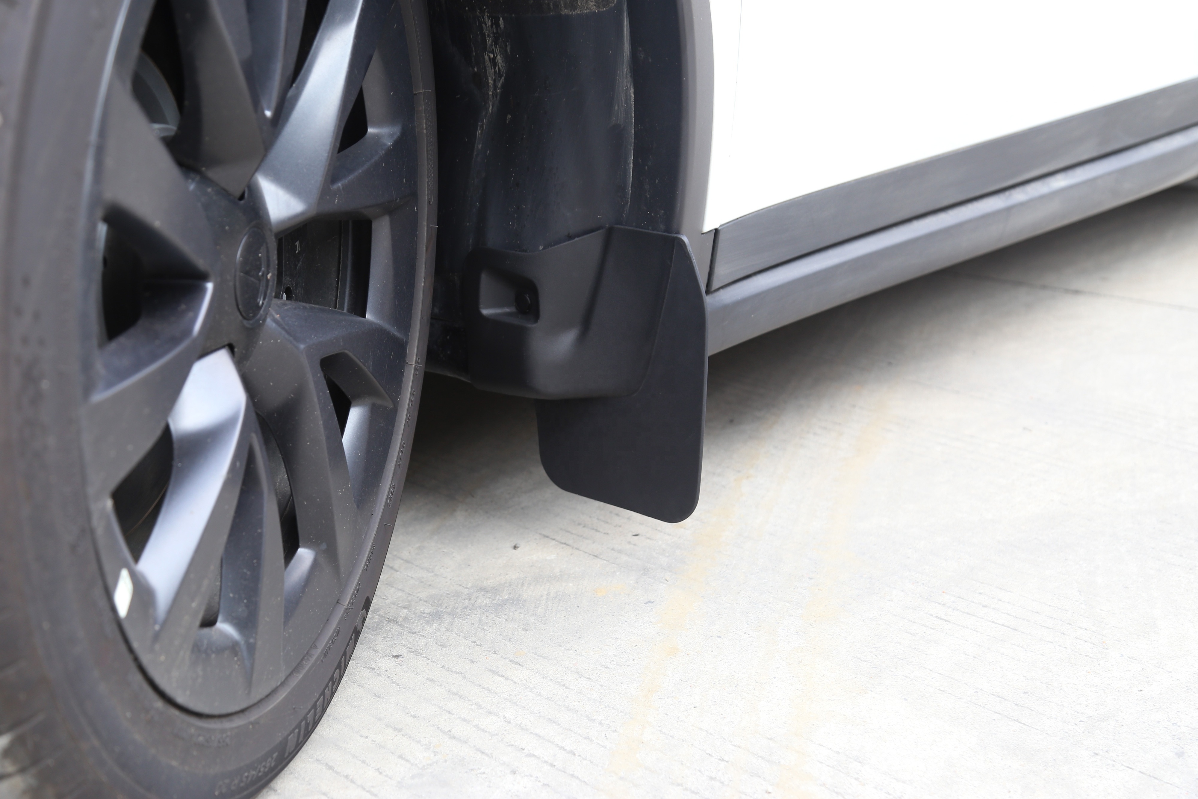 New Arrival  Mud Guard Flap Cover Mudflap  Wide Fender Bracket Black Mud Flaps For Tesla Model X 2023