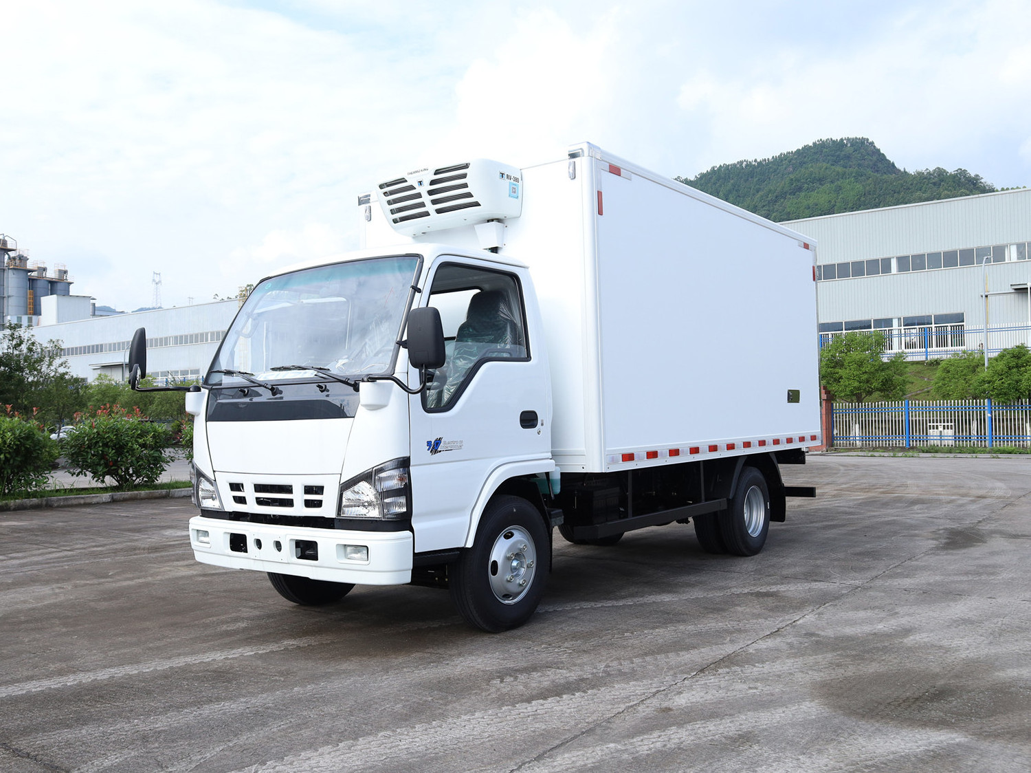 Factory Price Used Cars In China Isuzu Food Transportation Refrigerated Freezer Trucks 5 Tons Diesel Refrigerator Truck For Sale