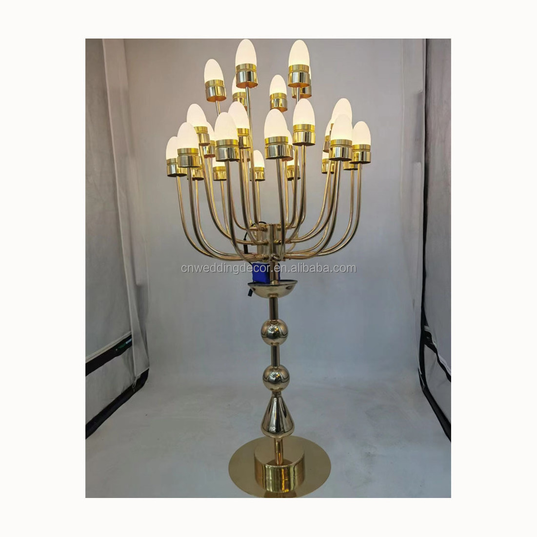 Factory Direct Price Shining Metal Gold Candle Holder Table Centerpiece Lamp For Wedding Decoration