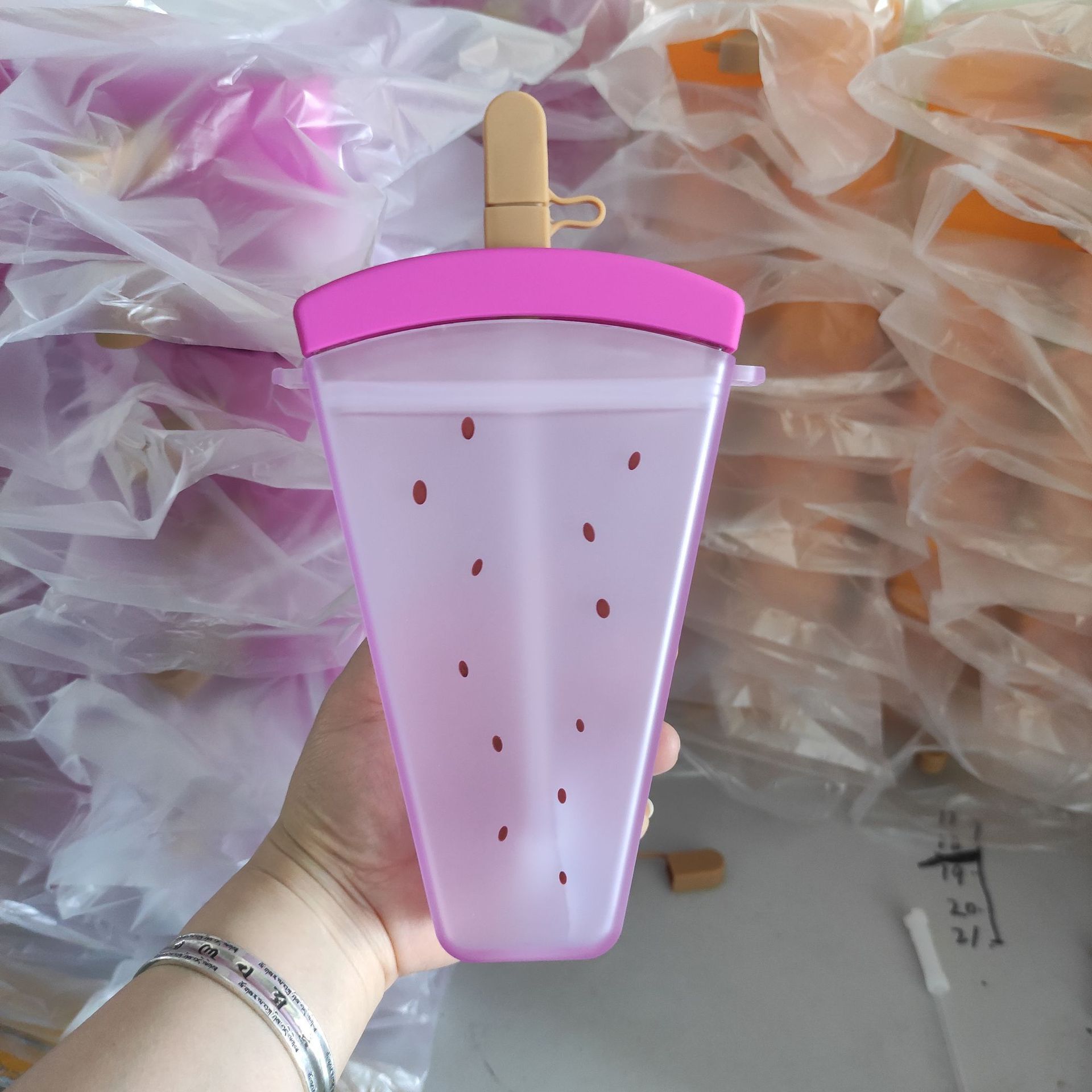 320ml Portable Fruit Shaped Bottle Cute Creative Kids Popsicle Water Bottle Straw Strap Cups Plastic Water Bottle